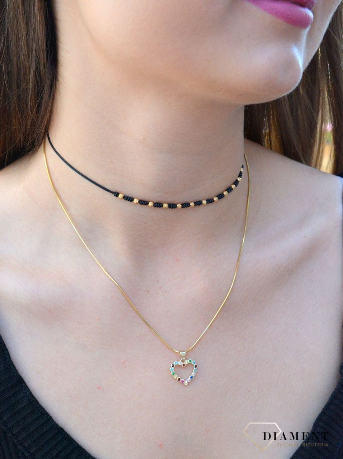 Zawieszka złota damska serce z kolorowymi cyrkoniami  ZA 6713 333 . Zawieszkę wykonano ze złota próby 333 o wadze 1,04 gram. Do zawieszki można dobrać delikatny złoty łańcuszek, który można znaleźć w naszej ofercie.jpg